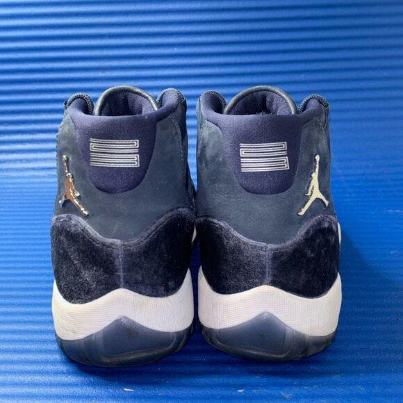 Size 7- Women’s Nike Jordan 11 Retro Midnight Navy 2022 AR0715-441 GS 5.5Y - Picture 6 of 7